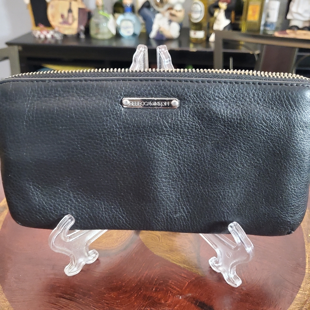 Rebecca Wallet - Picture 3 of 3